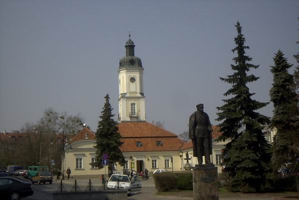 Biaystok - Ratusz i pomnik Pisudskiego