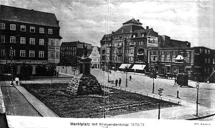 Lyck - Marktplatz mit Kriegerdenkmal 1870-1871